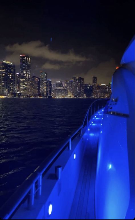 777 Yacht Aesthetic, Pretty Views, Ocean At Night, Beach Sunset Wallpaper, Luxury Family, City Background, Night Scenery, Pretty Landscapes, Luxury Lifestyle Dreams