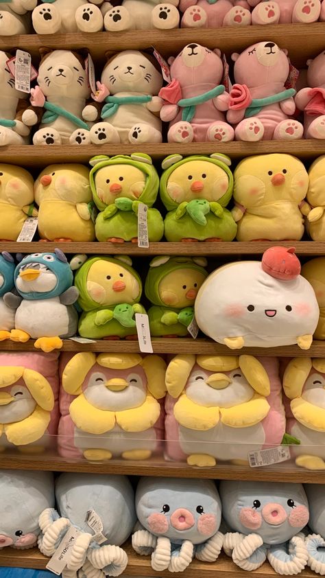 Miniso Stuff Toys, Soft Toys Aesthetic, Happy Birthday Clip, Teddy Bear Wallpaper, Birthday Clips, Cute Squishies, Snap Streak Ideas Easy, Kawaii Plushies, Iphone Wallpaper Girly