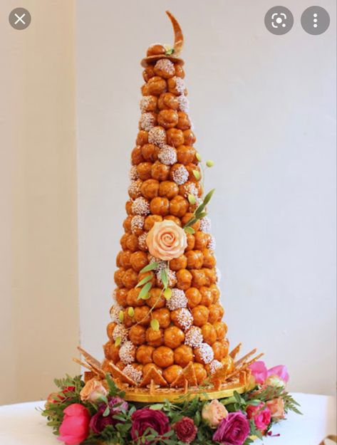 Croquembouche Wedding, Profiterole Tower, French Wedding Cakes, Fancy Desserts Recipes, Pearl Sugar, Weddings By Color, Fancy Desserts, French Wedding, Merry Christmas Everyone