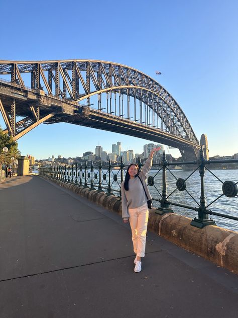 #travel #australia #bridge #sydney Travel Photos Ideas Instagram, Sydney Picture Ideas, Australia Photo Ideas, Sydney Instagram Photos, Sydney Photo Ideas, Australia Instagram Pictures, Travel Poses Ideas, Sydney Outfits, Australia Pics