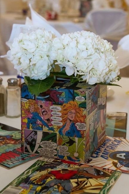 Marvel Wedding Theme, Book Wedding Centerpieces, Comic Wedding, Marvel Wedding, Comic Book Wedding, Batman Wedding, Nerd Wedding, Marvel Party, Book Centerpieces