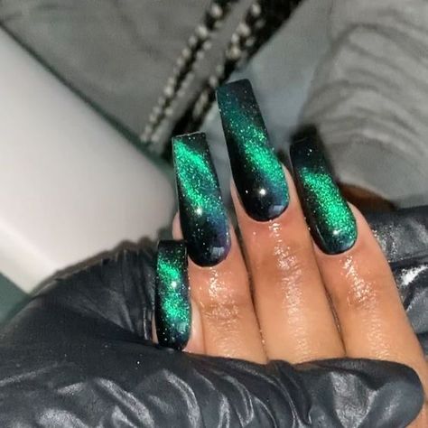 Cat Polish Nails, Cat Eye Nails New Years, Cat Eye Long Nails, Cat Eye Nails Polish Green, Cateye Nailart Fall, Acrylic Cat Eye Nails, Cat Eye Acrylic Nails Coffin, Magnetic Acrylic Nails, Cateye Green Nails