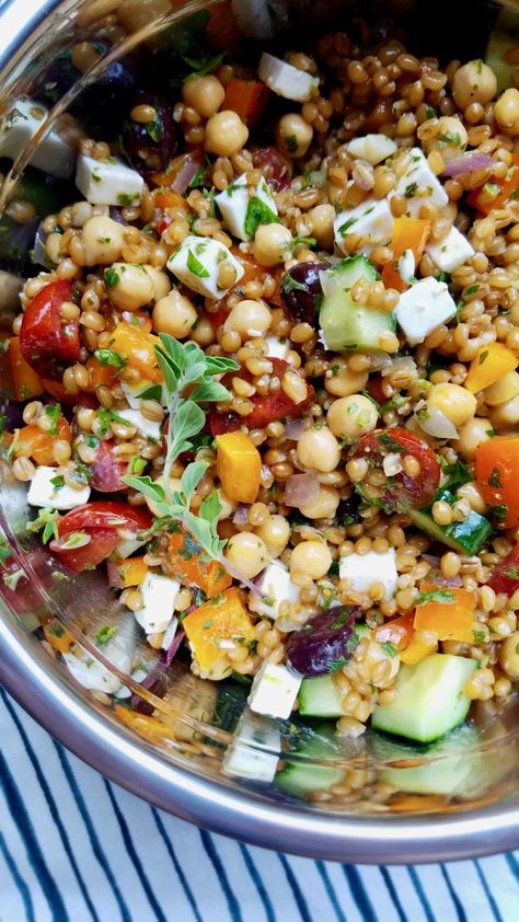 Lemony Greek Wheat Berry Salad Wheat Berry Salad Recipes, Wheat Berry Recipes, Wheat Berry Salad, Wheat Berry, Barley Salad, Chickpea Salad Recipes, Berry Salad, Grain Salad, Wheat Berries