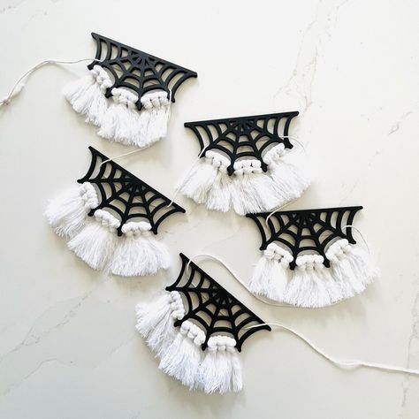 Spiderweb Macrame Garland - sonder and wolf Halloween Spiderweb Decorations, Halloween Macrame Wall Hanging, Spiderweb Macrame, Macrame Spider Web, Macrame Halloween Decor, Fall Macrame Ideas, Macrame Witch, Halloween Macrame, Macrame Garland