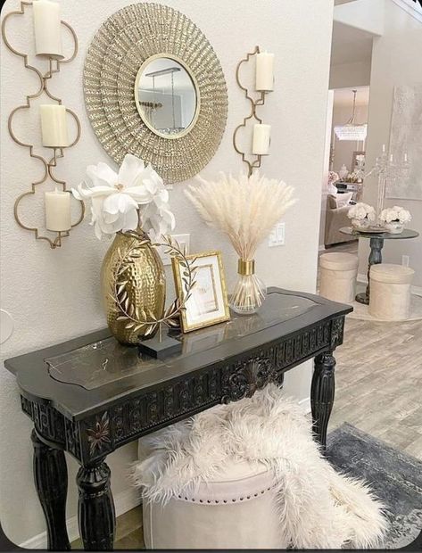 Glam Home Décor Inspirations | Beautiful decor ideas | Facebook Elegant Entryway Decor, Glam Entryway, Glam Living Room Decor, Sitting Room Decor, Decor Hallway, Elegant Living Room Decor, Latest Living Room Designs, Entry Decor, Entryway Table Decor