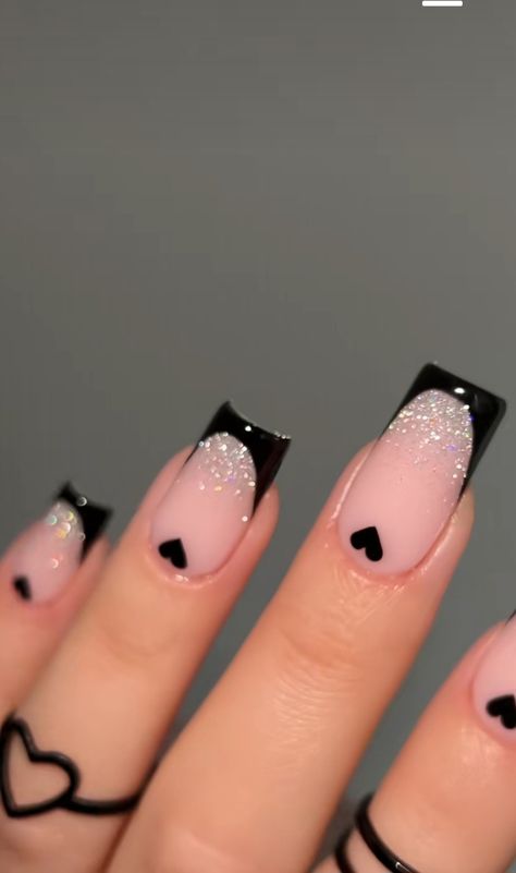 Nail Art Designs Pink And Black, Short Almond Shape Nail Ideas, Black And Light Pink Nails, Black Nails Short Simple, Black And Pink Nails Short, Black Nails Short, Short Almond Shaped Nails, Acrylic Nails Nude, Nail Art For Kids