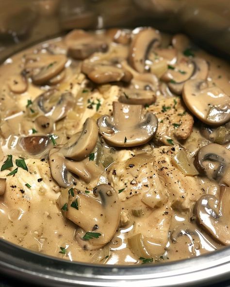 All you need is a few simple ingredients to put together a yummy meal! Slow Cooker Mushroom Chicken, Slow Cooker Swiss Steak, Slow Cooker Kitchen, Chicken And Mushrooms, Chicken Mushroom Recipes, Swiss Steak, Crockpot Dishes, Mushroom Chicken, Crockpot Recipes Slow Cooker