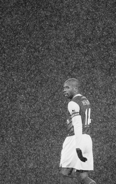 Thierry Henry. Male Athletes, Arsenal Wallpapers, Sporting Legends, Thierry Henry, Blackburn Rovers, Arsenal Football Club, Football Images, Arsenal Football, Soccer News