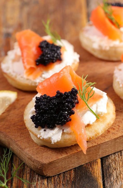 Salmon Blinis, Smoked Salmon Blinis, Caviar Appetizers, Salmon Canapes, Fancy Appetizer Recipes, Caviar Recipes, Bbq Catering, Catering Desserts, Black Pearls