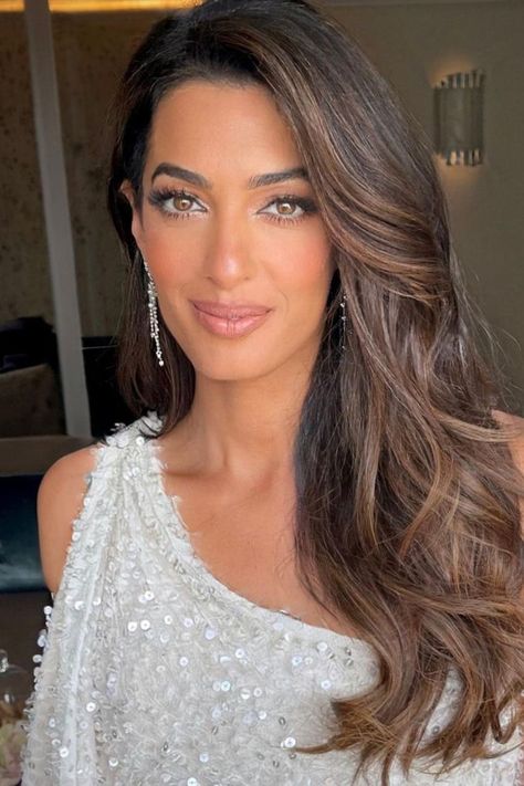 Stunning in a full face of Charlotte Tilbury.

#AmalClooney #Cartier #CartierWomen'sinitiativeAwards #CharlotteTilbury #Fashion #Beauty #GRAZIAMiddleEast Brunette Hair With Highlights, Amal Clooney, Hair Shine, Fresh Summer, Perfect Palette, Hair Inspo Color, Celebrity Makeup, Cool Haircuts, Brunette Hair