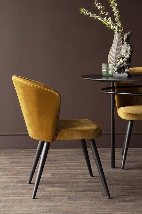 This mid-century style dining chair will enhance any space, improving the home experience of its owner. This piece materializes a new concept of dining chairs and that will enhance any dining room project. #diningchair #chair #classydiningchair #trendychair #diningchair2020 #diningchairideas #diningchairinspiration #chairinspiration #luxuryfurniture #interiordesign #interiordesignideas Champagne Lounge, Ruben Dario, Yellow Dining Chairs, Velvet Dining Room Chairs, Villa Italia, Gold Dining Chairs, Dining Table Design Modern, Gold Dining, Elegant Living Room Design