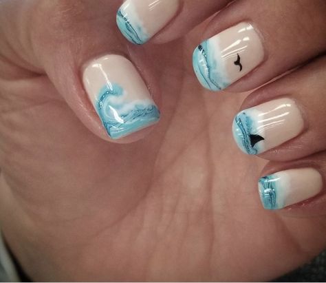 Ocean Wave French Tip Nails, Nails Waves Ocean, Aruba Inspired Nails, Wave Nails Short, Sea Turtle Nail Art Design, Pretty Beach Nails, Beach Waves Nails, Easy Beach Nail Art, Beach Nail Art Designs Summer