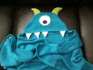 Dinosaur Hooded Towel, Boy Bathroom, Kids Bathrooms, Dinosaur Blanket, Burp Rags, Hooded Towels, Towel Crafts, Machine Pattern, Towels Kids