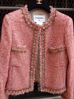 I believe Chanel’s jacket is the most beautiful jacket any woman could wear. It is a must in every closet (there are similar ones in Mango,H&M,and Zara,Tory Burch,Antonelle). It could go … Chanel Style Jacket, Chanel Tweed Jacket, Chanel Fashion Show, Chanel Resort, Sewing Clothes Women, Mode Chanel, Chanel Jacket, Chanel Inspired, Chanel Couture