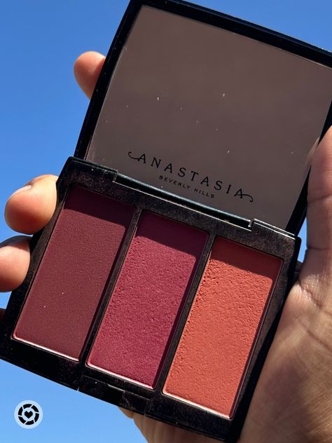 The blush trios from Anastasia Beverly Hills are so beautiful, versatile and easy to use! Anastasia Beverly Hills Blush, Everyday Glam, Blush Powder, Bold Red Lips, Dewy Skin, Powder Blush, Anastasia Beverly Hills, Red Lips, Highlighter