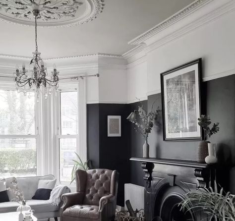 Black And White Vintage Living Room, Black Victorian Living Room, White Victorian Living Room, Black And White Living Rooms, Hutchinson House, White Living Rooms, Black And White Living Room Ideas, Goth Living Room, White Living Room Ideas