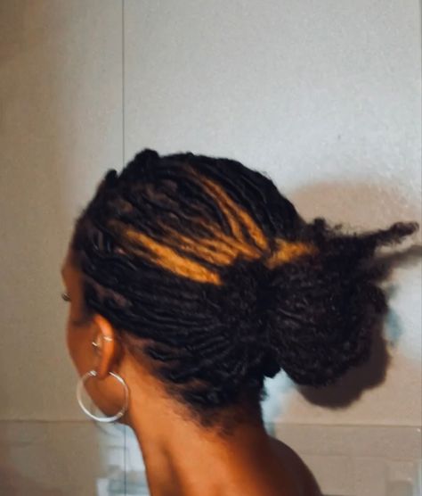 Skunk Locs, Skunk Patch Locs, Skunk Stripe Hair Locs, Dyed Locs Skunk Stripe, Starter Locs With Shells, Loc Ness Monster, 4c Natural Hairstyles Short, Short Dreads, 4c Natural