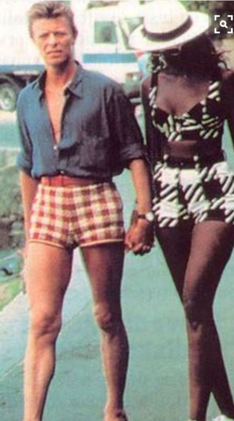 Fashion 70s, Rock Stars, Short Shorts, Vintage Photographs, David Bowie, Walking, Stars, Hats