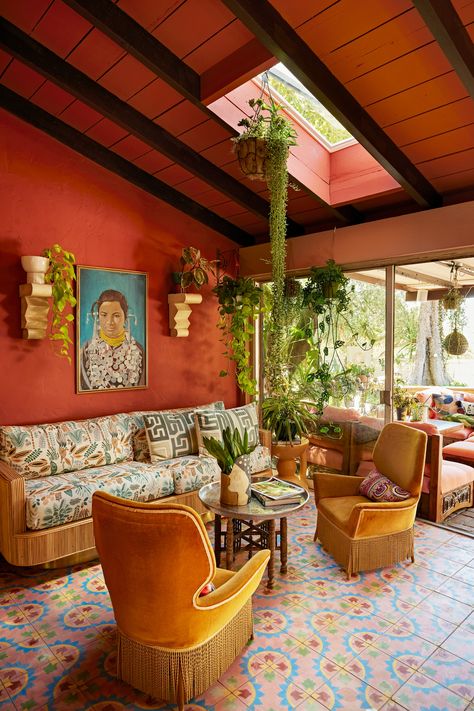 Not only is Justina Blakeney a bohemian design maven —she's also a true master at biophilic design. Natural light from Fresh Air Skylights transformed her LA bungalow into a plant paradise. Head to the blog to learn four tips on how to bring the outdoors into your home. Mexican Interior Design, Mexican Interiors, Girl Apartment, Peach Rug, Justina Blakeney, Billie Holiday, Apartment Style, Rug Stain, Dream House Decor