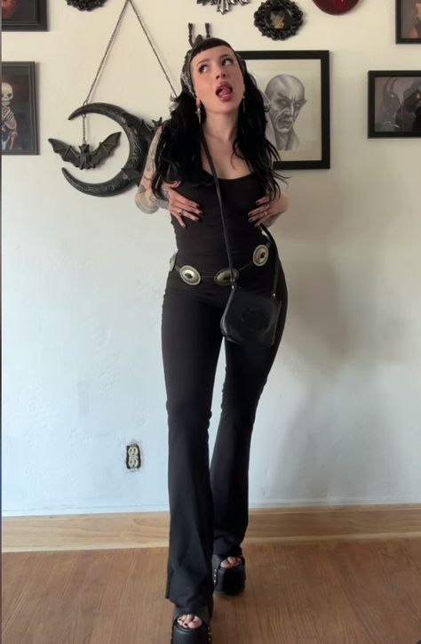 Gothic Outfits Women, 70s Goth Fashion, Southern Gothic Outfits, Ghoul Summer, 70s Goth, Western Gothic, Dark Style, Southern Gothic, Gothic Outfits