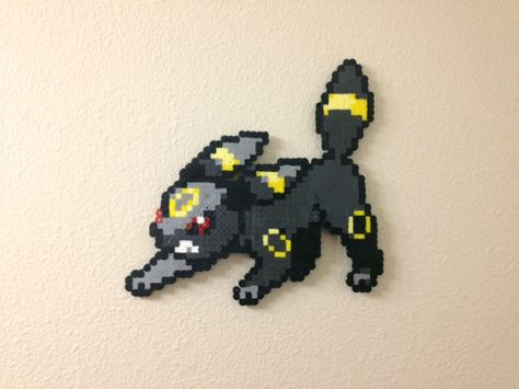 Umbreon - Fuse Beads by chocovanillite.deviantart.com on @deviantART Umbreon Perler, Video Game Perler, Pokemon Heart Gold, Pixel Art Pokemon, Original Pokemon, Kandi Patterns, Bead Sprite, Fuse Beads, Perler Bead Patterns