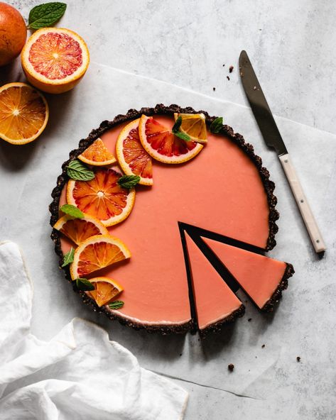 Chocolate Blood Orange Vegan Tart (No bake and Gluten-free) Vegan Tart, Vegan Tarts, Breakfast Tart, Chocolate Crust, Fruit Tart, Chocolate Tart, Tart Recipes, Sweet Nothings, Vegan Baking