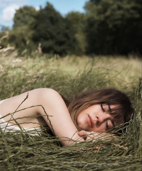 Xochitl Gomez, She Looks So Perfect, Marie Claire Australia, Daisy Edgar Jones, Beach Reading, Light Academia, White Aesthetic, Marie Claire, Daisy