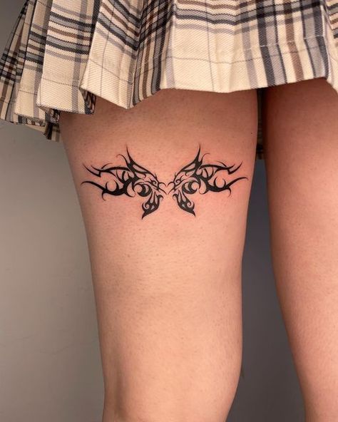 Tattoo Body Woman, Cute Leg Tattoos, Tattoo In Leg, Tattoo For Leg, Cool Butterfly Tattoos, Legs Tattoo, Tattoo On Thigh, Tattoo On Leg, Feminine Tattoo Sleeves