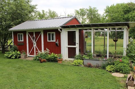 ~Ohio Thoughts~: Moving a Shed Shed Coop, Chicken Enclosure, Chicken Coop Blueprints, Urban Chicken Farming, Chicken Fence, Garden Shed Diy, Chicken Coop Garden, Chicken Shed, Portable Chicken Coop