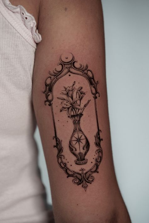 Dark Academia Tattoos For Women, Cool Women’s Tattoos, Vintage Painting Tattoo, Noble Tattoo Ideas, Oval Mirror Tattoo, Gilded Frame Tattoo, Vintage Window Tattoo, Dark Mirror Tattoo, Gothic Hourglass Tattoo