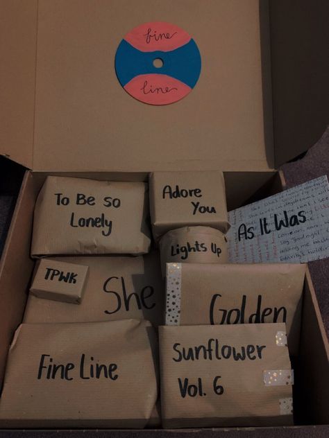 harry styles birthday gift ideas Harry Styles 18th Birthday, Birthday Box Girlfriend, Harry Styles Bday Gift, Harry Styles Birthday Gifts Diy, Harry Styles Gift Box Ideas, Harry Styles Birthday Present Ideas, Diy 18th Birthday Gifts Best Friends, Harry Styles Gift Basket, Harry Styles Inspired Gifts Diy