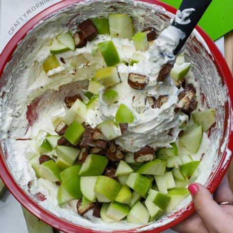 Twix Caramel Apple Salad - Crafty Morning Twix Salad, Caramel Apple Salad, Snickers Salad, Apple Salad Recipes, Crafty Morning, Apple Salad, Dessert Salads, Salad Bar, Caramel Apple