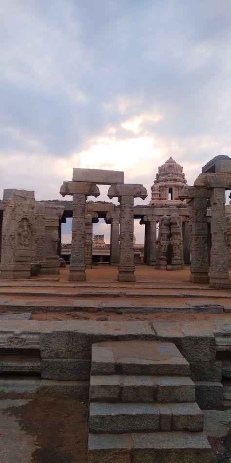 Lepakshi Photography Ang Laga De, Stone Structures, Ancient Indian Architecture, Ancient Stone, Art Landscapes, Indian Architecture, Fantasy Art Landscapes, Chichen Itza, World Heritage Sites