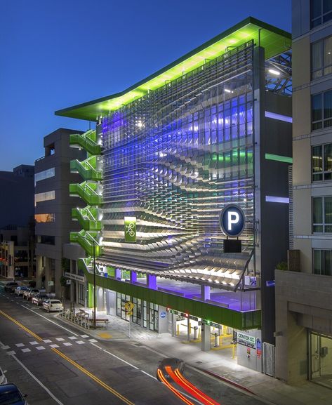 2019 AL Design Awards: Center Street Parking Garage, in Berkeley, Calif. | Architect Magazine Garage Canopies, Parking Building, Garage Exterior, Architect Magazine, Concept Models Architecture, Facade Material, Street Parking, Architectural Lighting, Canopy Design