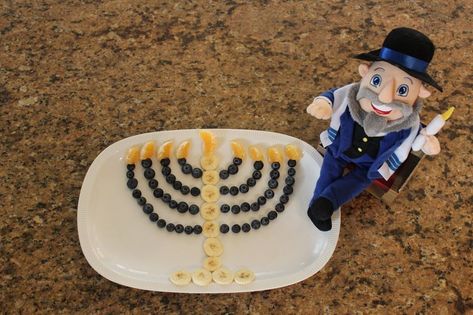 Clever ideas for your Elf on the Shelf and Mensch on a Bench for 2017 Hanukah Appetizers, Hanukkah Preschool, Mensch On A Bench, Passover Menu, Hannukah Crafts, Hannukah Recipes, Types Of Pancakes, Hanukkah Desserts, Hanukkah Dinner