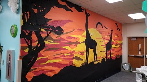 Safari School Decorations, African Savannah Classroom Decorations, African Savannah Diorama, Safari Theme Book Fair, Savana Diorama, African Safari Decor, Safari Crafts, Jungle Animal Art, Safari Room