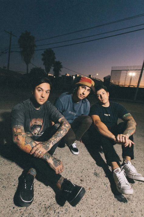 Pierce The Veil Pass The Nirvana, Ptv Wallpaper Pierce The Veil, Pass The Nirvana, Pierce The Veil Aesthetic, Tony Perry, Emo Men, Emo Kid, Music Taste, Band Photos