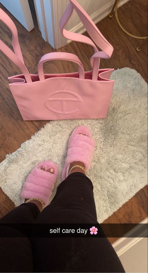 Pink Shopping, Pink Lifestyle, Pretty Pink Princess, Pink Life, Girly Bags, Pink Girly Things, Pink Vibes, Girly Accessories, Pretty Bags