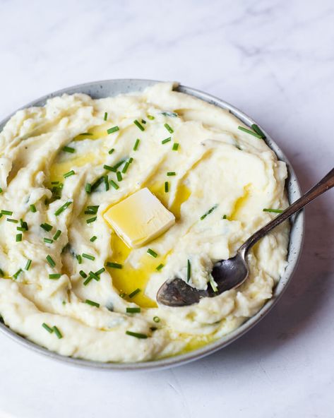 Creamy Mashed Potatoes with Sour Cream - Fed & Fit Mashed Potatoes With Sour Cream, Delicious Mashed Potatoes, Potatoes With Sour Cream, Sour Cream Mashed Potatoes, Low Sodium Soup, Creamy Mashed Potatoes Recipe, Fed And Fit, Easy Mashed Potatoes, Creamy Mash