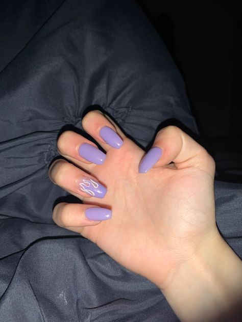 Purple flame nails Lilac Flame Nails, Purple Nails With Flames, Purple Flame Nails Acrylic, Violet Short Nails, Flame Nails Purple, Purple Fire Nails, Purple Flame Nails, Marble Acrylic Nails, Flame Nails