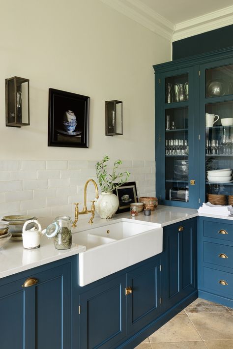 England Kitchen, New England Kitchen, Dark Blue Kitchens, Devol Kitchens, Blue Kitchen Cabinets, Blue Cabinets, Family Kitchen, Kitchen Worktop, Kitchen Color