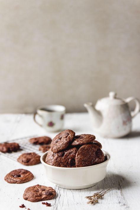 Cake Product Photography Ideas, Cookie Product Shoot, Biscuit Product Photography, Baking Product Photography, Dessert Product Photography, Pastry Product Photography, Product Photography Chocolate, Cookie Photoshoot Ideas, Cookies Product Photography