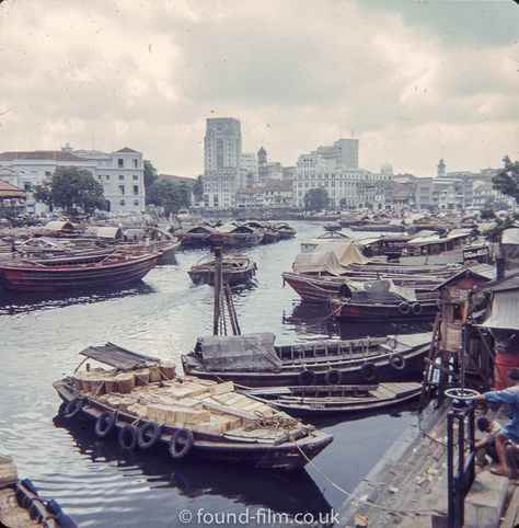 Boat Quay (Singapore River) - mid 1960s Singapore Chinatown, History Of Singapore, Singapore Architecture, Urban Regeneration, Singapore River, Straits Settlements, Singapore Grand Prix, Singapore Photos, Photographs And Memories