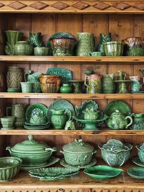 Green Dishes, Colorful Pottery, Majolica Pottery, Green Pottery, Banquet Tables, Green Decor, Vintage Pottery, House Inspiration, Ceramic Pottery