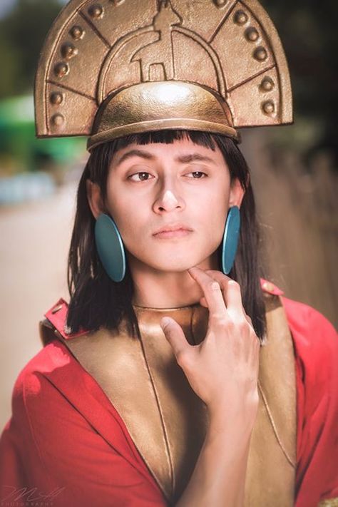 Kuzco from The Emperor's New Groove. cosplay by Veence  photo by MH Photography  #cosplay #cosplayer #kuzco #disney Kuzco Costume, Cosplay Hacks, Rapunzel Eugene, Cosplay Disney, Emperor's New Groove, Face References, Couple Costume, The Emperor's New Groove, Emperors New Groove