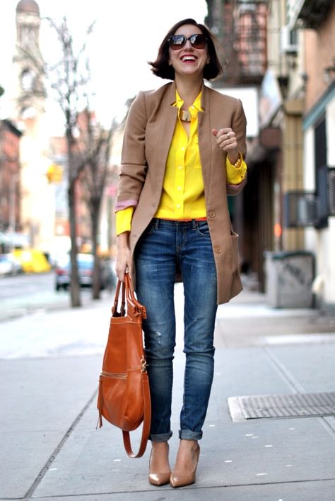 Yellow blouse, camel coat, jeans. Simple, vibrant, and just plain happy. Street Mode, Hijab Look, Yellow Shirt, Looks Street Style, Yellow Blouse, Outfit Trends, Yellow Shirts, Trend Fashion, Looks Style