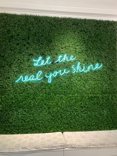 Green Selfie Wall, Plant Wall Classroom, Wall Board Ideas, Pilates Wall, Lobby Designs, Event Space Design, School Spirit Week, Plant Walls, Gym Design Interior