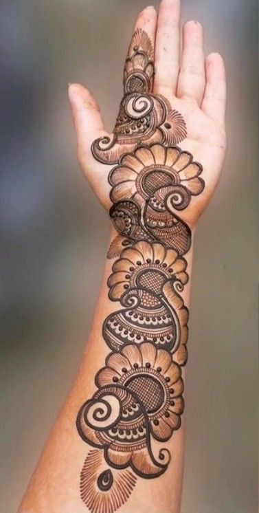 Small Tattoos Baddie, Mini Tats Small Tattoos, Mehendi Designs Bridal, Book Themed Tattoos, Tattoos Baddie, Baddie Tats, Mehendi Designs For Hands, Design Mehendi, Hand Mehendi