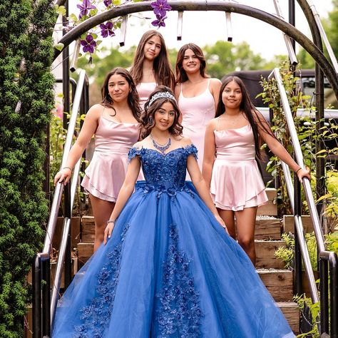 I was so excited to see this beauty on her quinceanera day. She was absolutely stunning! She is definitely a natural in front of the camera. #FortLangleyPhotographer #chilliwackphotographer #quinceanera #ambernoelphotography Quince Poses, Quince Photoshoot Ideas, Quince Photoshoot, Quinceanera Pictures, Quinceanera Photoshoot, Quince Ideas, Shoot Ideas, Photoshoot Ideas, Quince