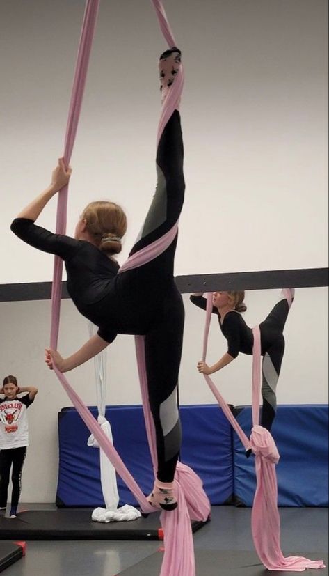 Aerial Silks In House, Silk Aerial Poses, Aerial Silk Outfit, Arial Silk Aesthetic, Ariel Silks In Bedroom, Aerial Silks Outfit, Aerial Dance Aesthetic, Areal Silk Aesthetic, Ariel Silks Aesthetic